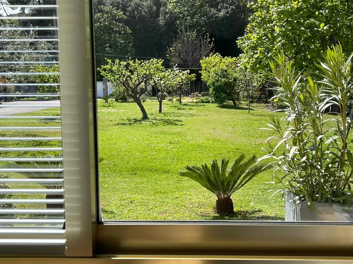 Studio Tout Confort Au Calme Avec Jardin Proche Cannes Le Cannet 0*,  France